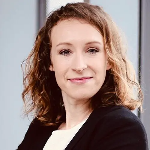 Julianna Straib-Lorenz, Unternehmensberaterin und Autorin im Zoll- und Logistikbereich